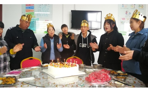 新年新氣象！伊百盛舉辦1月份員工集體生日會(huì)